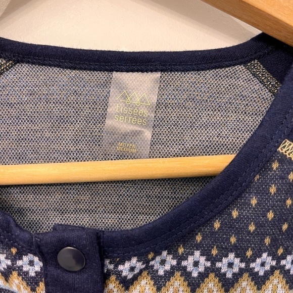 𝅺TISSÉES serrée outdoor shirt size medium - Picture 5 of 9